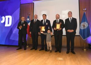 Temuco reconoce a funcionarios y unidades destacadas de la PDI en su 93° aniversario 3 FOTO 6