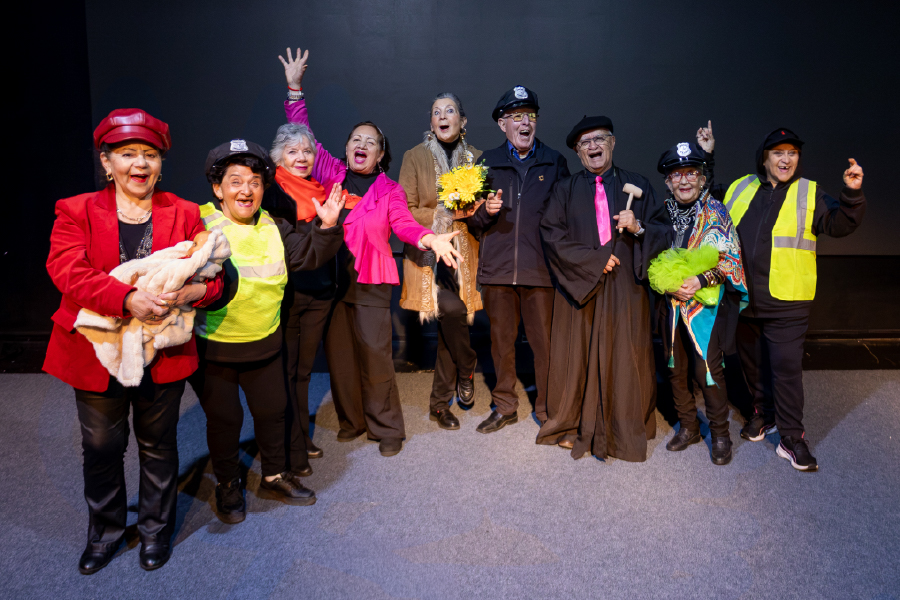 Compañía Personas Mayores UFRO presenta la comedia Lecciones mayores 1 Elenco de la Compañía Personas Mayores UFRO, que presenta la comedia Lecciones mayores